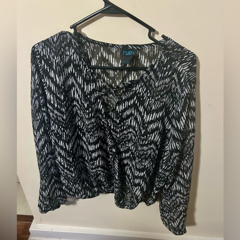 Rue 21 black/white print blouse (3XL)